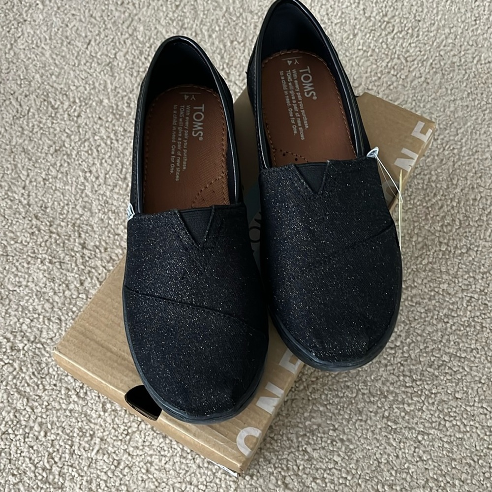 NWT TOMS Classic Black Glimmer youth 4